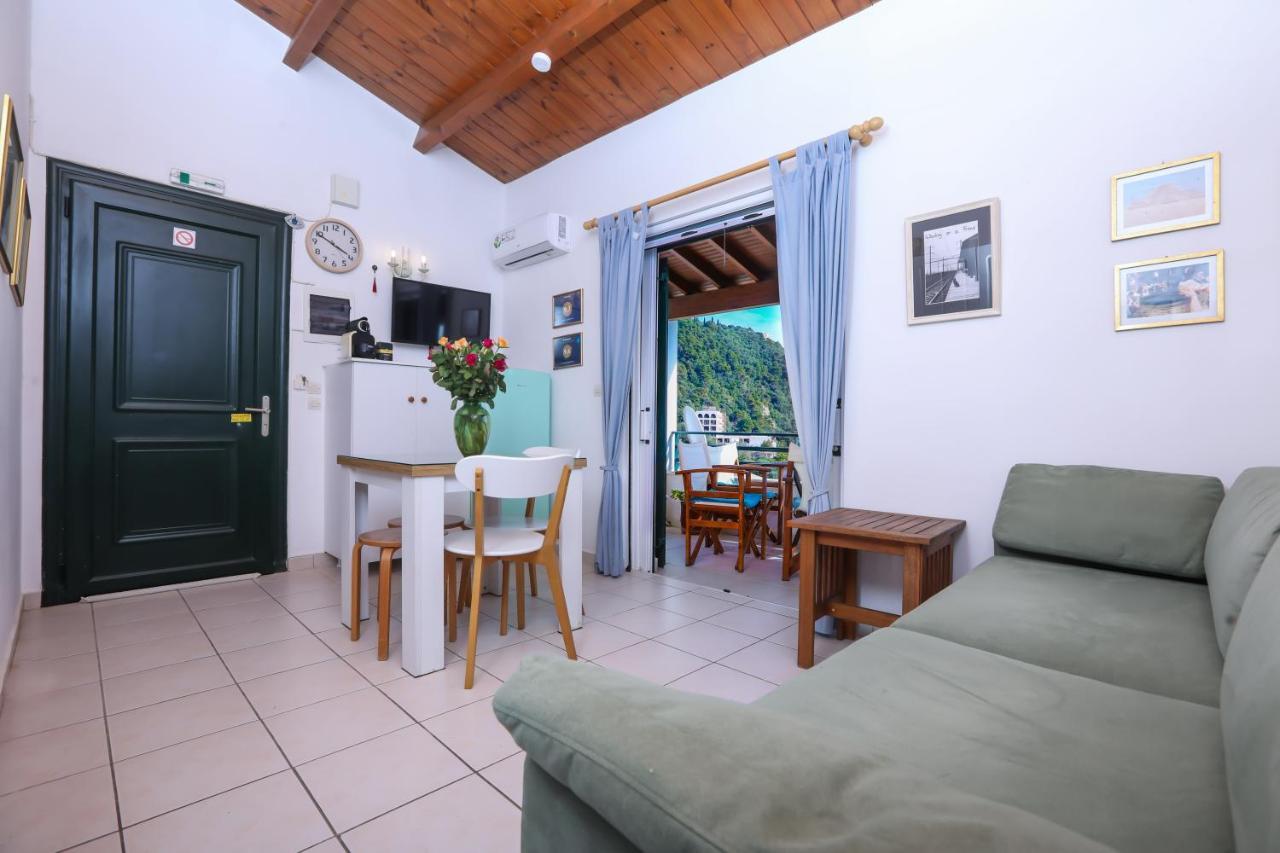 Suzanne'S Apartment Glyfada Menigos Resort Экстерьер фото