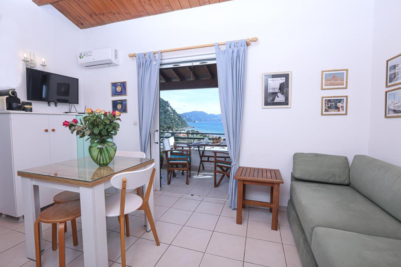 Suzanne'S Apartment Glyfada Menigos Resort Экстерьер фото