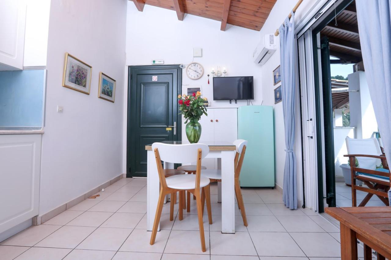Suzanne'S Apartment Glyfada Menigos Resort Экстерьер фото